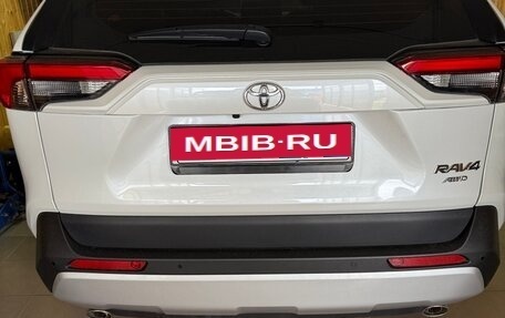 Toyota RAV4, 2024 год, 3 800 000 рублей, 2 фотография
