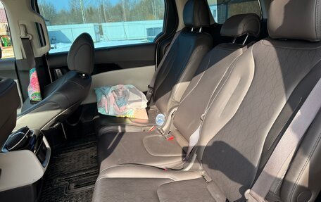 KIA Carnival, 2021 год, 3 900 000 рублей, 18 фотография