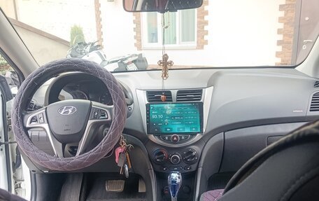 Hyundai Solaris II рестайлинг, 2015 год, 1 150 000 рублей, 6 фотография