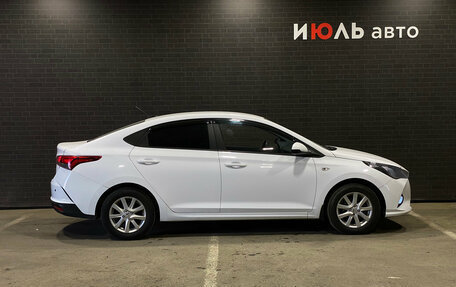 Hyundai Solaris II рестайлинг, 2022 год, 1 420 000 рублей, 4 фотография