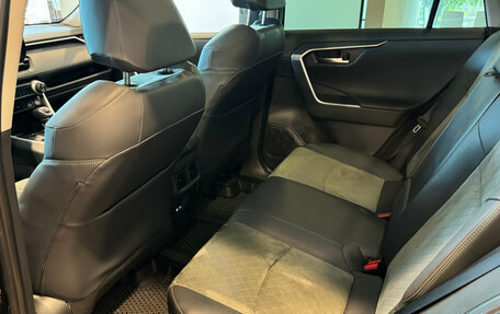 Toyota RAV4, 2024 год, 3 790 000 рублей, 13 фотография