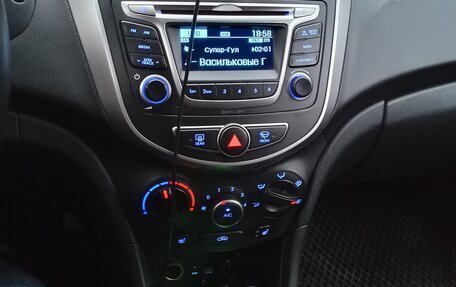 Hyundai Solaris II рестайлинг, 2014 год, 820 000 рублей, 3 фотография