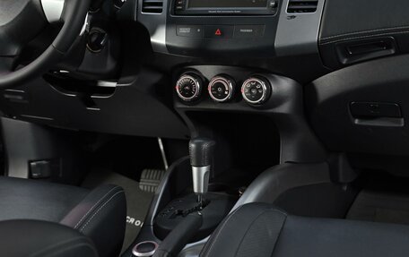 Mitsubishi Outlander III рестайлинг 3, 2010 год, 1 049 000 рублей, 10 фотография