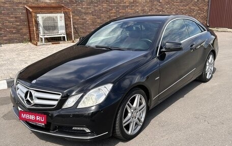 Mercedes-Benz E-Класс, 2010 год, 850 000 рублей, 2 фотография