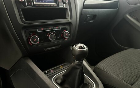 Volkswagen Jetta VI, 2011 год, 950 000 рублей, 18 фотография