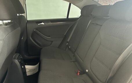 Volkswagen Jetta VI, 2011 год, 950 000 рублей, 20 фотография