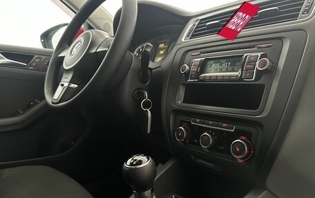 Volkswagen Jetta VI, 2011 год, 950 000 рублей, 23 фотография