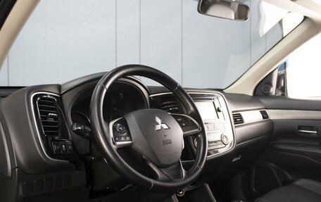 Mitsubishi Outlander III рестайлинг 3, 2014 год, 1 390 000 рублей, 10 фотография