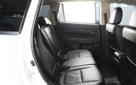 Mitsubishi Outlander III рестайлинг 3, 2014 год, 1 390 000 рублей, 4 фотография