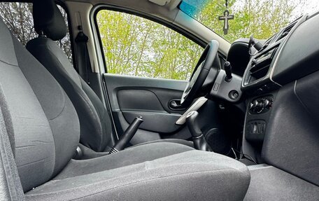 Renault Logan II, 2017 год, 475 000 рублей, 7 фотография