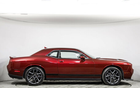 Dodge Challenger III рестайлинг 2, 2019 год, 3 450 000 рублей, 4 фотография