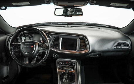 Dodge Challenger III рестайлинг 2, 2019 год, 3 450 000 рублей, 12 фотография