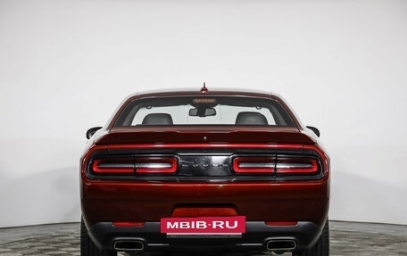 Dodge Challenger III рестайлинг 2, 2019 год, 3 450 000 рублей, 6 фотография