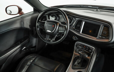 Dodge Challenger III рестайлинг 2, 2019 год, 3 450 000 рублей, 11 фотография