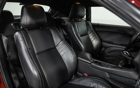 Dodge Challenger III рестайлинг 2, 2019 год, 3 450 000 рублей, 28 фотография