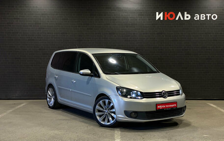 Volkswagen Touran III, 2010 год, 890 000 рублей, 3 фотография