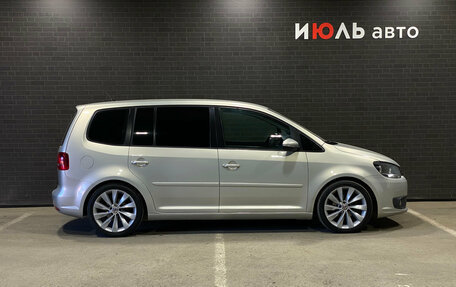 Volkswagen Touran III, 2010 год, 890 000 рублей, 4 фотография