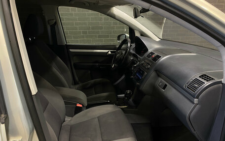 Volkswagen Touran III, 2010 год, 890 000 рублей, 10 фотография