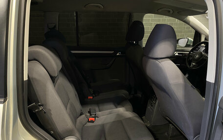 Volkswagen Touran III, 2010 год, 890 000 рублей, 11 фотография