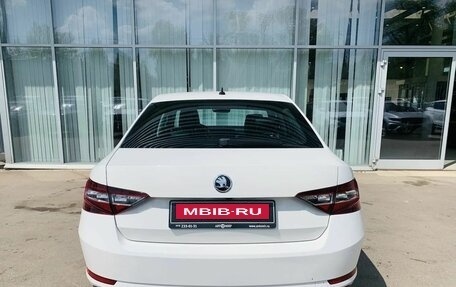 Skoda Superb III рестайлинг, 2017 год, 1 850 000 рублей, 6 фотография