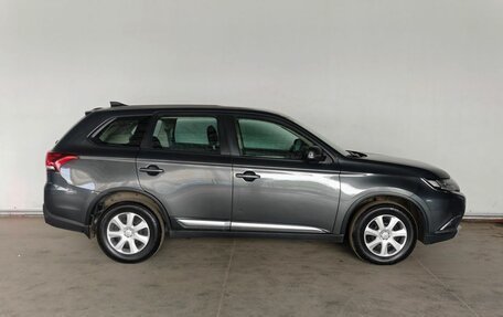 Mitsubishi Outlander III рестайлинг 3, 2017 год, 1 879 000 рублей, 8 фотография