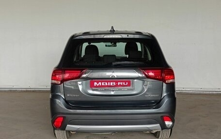 Mitsubishi Outlander III рестайлинг 3, 2017 год, 1 879 000 рублей, 6 фотография