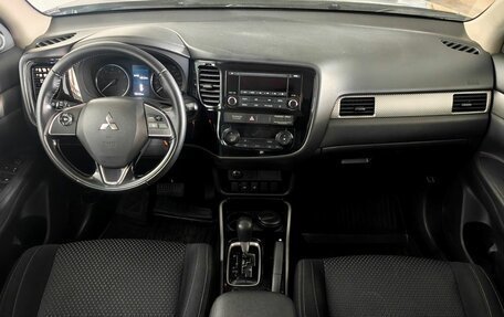 Mitsubishi Outlander III рестайлинг 3, 2017 год, 1 879 000 рублей, 9 фотография