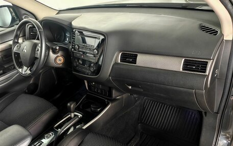 Mitsubishi Outlander III рестайлинг 3, 2017 год, 1 879 000 рублей, 10 фотография