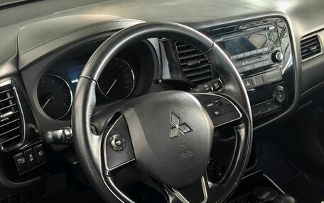 Mitsubishi Outlander III рестайлинг 3, 2017 год, 1 879 000 рублей, 12 фотография