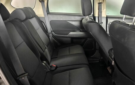 Mitsubishi Outlander III рестайлинг 3, 2017 год, 1 879 000 рублей, 11 фотография