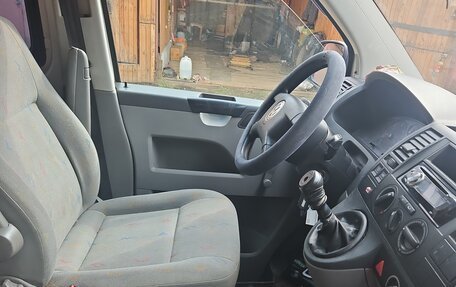 Volkswagen Transporter T5 рестайлинг, 2005 год, 750 000 рублей, 12 фотография