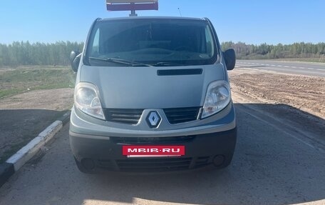 Renault Trafic, 2010 год, 1 540 000 рублей, 3 фотография