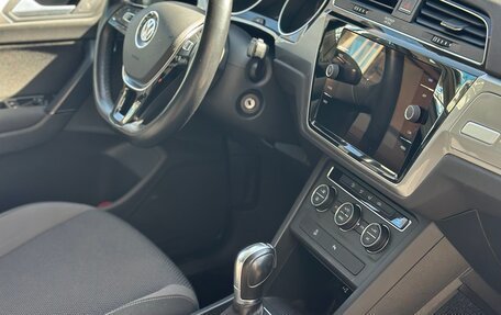 Volkswagen Touran III, 2017 год, 1 450 000 рублей, 10 фотография