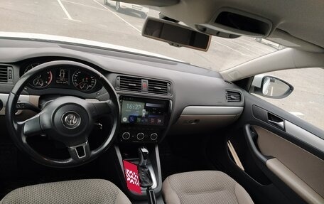 Volkswagen Jetta VI, 2012 год, 900 000 рублей, 10 фотография