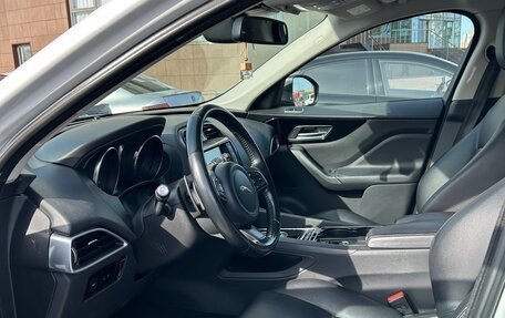 Jaguar F-Pace, 2016 год, 2 000 000 рублей, 13 фотография