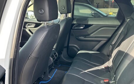Jaguar F-Pace, 2016 год, 2 000 000 рублей, 8 фотография