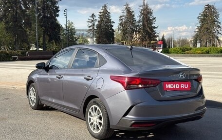 Hyundai Solaris II рестайлинг, 2021 год, 1 750 000 рублей, 4 фотография