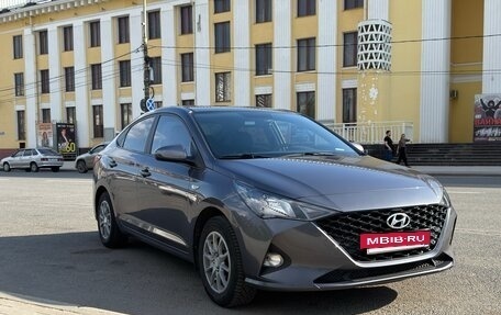 Hyundai Solaris II рестайлинг, 2021 год, 1 750 000 рублей, 8 фотография