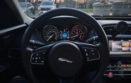 Jaguar XE I рестайлинг, 2016 год, 1 300 000 рублей, 11 фотография