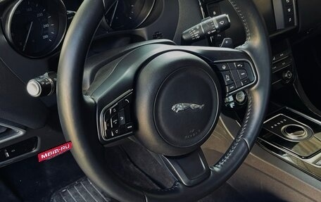 Jaguar XE I рестайлинг, 2016 год, 1 300 000 рублей, 8 фотография