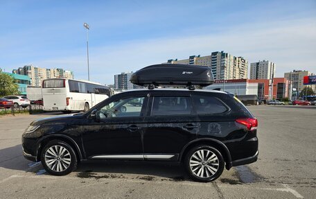 Mitsubishi Outlander III рестайлинг 3, 2020 год, 2 700 000 рублей, 3 фотография