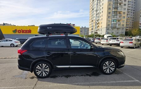 Mitsubishi Outlander III рестайлинг 3, 2020 год, 2 700 000 рублей, 7 фотография