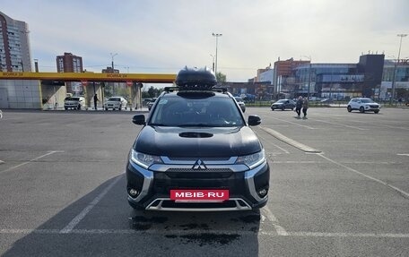 Mitsubishi Outlander III рестайлинг 3, 2020 год, 2 700 000 рублей, 2 фотография
