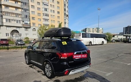 Mitsubishi Outlander III рестайлинг 3, 2020 год, 2 700 000 рублей, 4 фотография