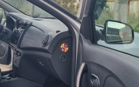 Renault Logan II, 2019 год, 1 200 000 рублей, 19 фотография