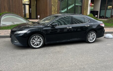 Toyota Camry, 2018 год, 2 300 000 рублей, 2 фотография