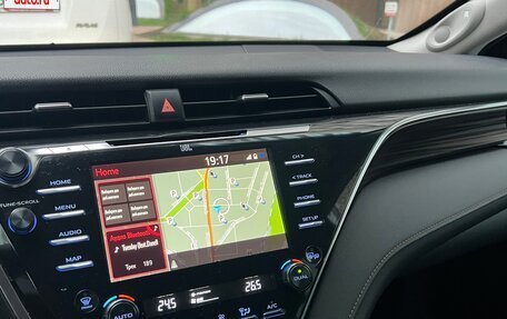Toyota Camry, 2018 год, 2 300 000 рублей, 8 фотография