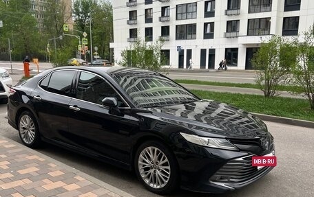 Toyota Camry, 2018 год, 2 300 000 рублей, 3 фотография