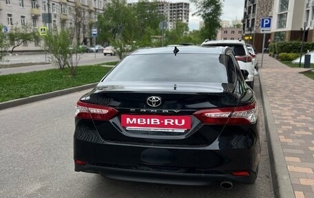Toyota Camry, 2018 год, 2 300 000 рублей, 4 фотография