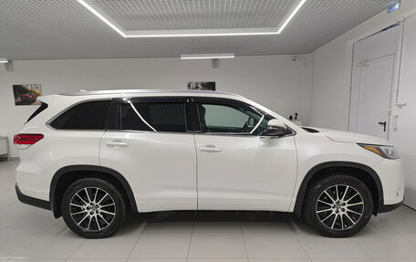 Toyota Highlander III, 2019 год, 3 160 000 рублей, 5 фотография